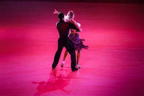 成都跳舞的网红央拉,成都舞韵网红，舞动青春风采