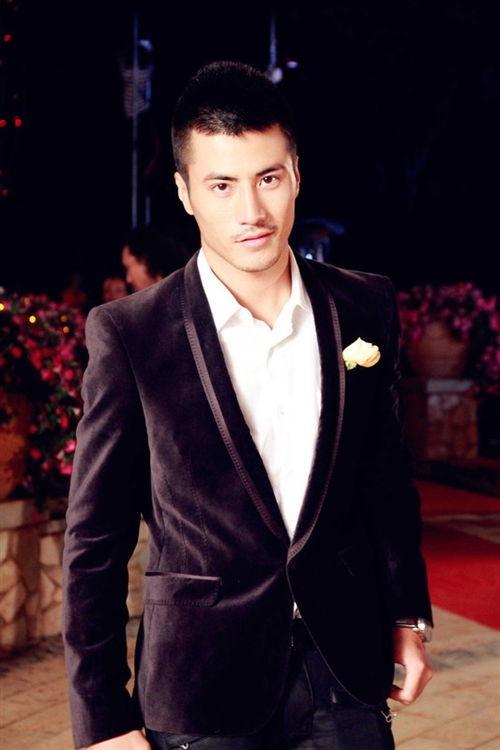 哪位男明星很壮实