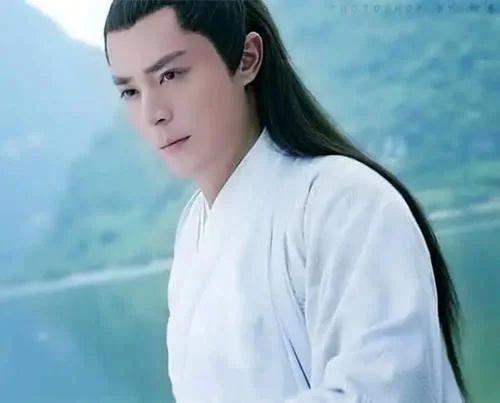 白衣男明星图片,揭秘白衣男星的魅力瞬间